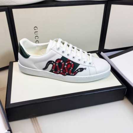 出厂： Gucci 古驰 经典爆款 小蜜蜂小白鞋 百搭休闲鞋板鞋 情侣款 码数：34-45 - 点击图像关闭