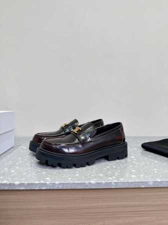 Celine 赛琳 25ss最新爆款 厚底 乐福鞋赛琳真的是开了挂、太有特色了今年必须要入手一双celine乐福鞋 ，复古风经典款 超级百搭 简单大气 无论裙装 - 点击图像关闭