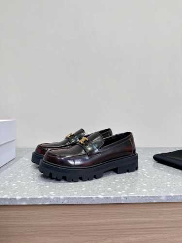 Celine 赛琳 25ss最新爆款 厚底 乐福鞋赛琳真的是开了挂、太有特色了今年必须要入手一双celine乐福鞋 ，复古风经典款 超级百搭 简单大气 无论裙装
