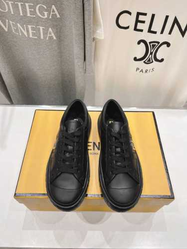 高版本出厂 男码+10.情侣款 最新火爆 FENDI 芬迪 Domino皮面小白鞋情侣休闲运动鞋-全新必备款型！ 新款Domino运动鞋成为深受喜爱的一款鞋履，