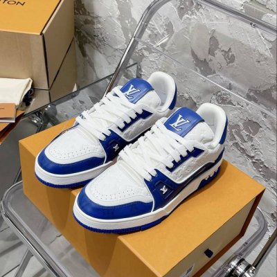 顶级代购版本 #限男码 LV trainer 情侣限定系列休闲运动篮球鞋 颜值担当 上脚帅炸，每个颜色都是巨巨巨好看！潮人必备单品 原版订制压纹粒面小牛皮 非市