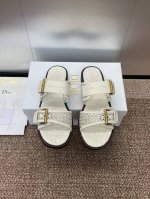 工厂p价p 迪奥 Dior 2025 春夏新款 D-Avenue果冻色女鞋 Cd字母Logo五金皮带扣镂空藤格纹平底圆头露趾凉拖鞋 市面顶级版本 材质:鞋面进口
