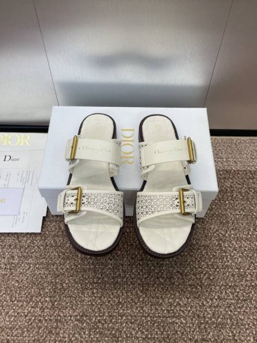 工厂p价p 迪奥 Dior 2025 春夏新款 D-Avenue果冻色女鞋 Cd字母Logo五金皮带扣镂空藤格纹平底圆头露趾凉拖鞋 市面顶级版本 材质:鞋面进口