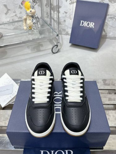 Dior迪奥B27系列 情侣款 老花 石头纹 休闲 运动鞋 板鞋原版购入开发 做货 这款 B27 低帮运动鞋是该系列新品，延续 Dior 的经典款式。采用白色和