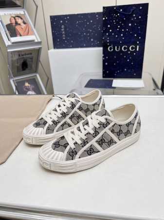 gucci又上新了流畅的线条设计 轻盈舒适透气 Tpu大底 女码35-40 男码39-45 - 点击图像关闭