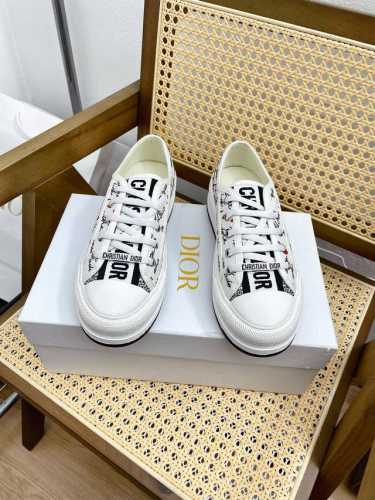 Dior 2024迪奥Walk‘n系列 厚底流须帆布鞋 休闲运动鞋这款 Walk’n‘Dior 厚底运动鞋是一款时尚单品，提升该系列的格调。Oblique 印花
