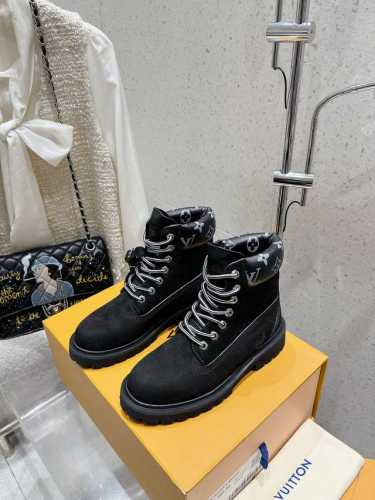 顶级版本 情侣款出厂 LV x Timberland 添柏岚 联名款 老花 大黄靴 及踝靴 短靴 LV x Timberland 及踝靴取材 Monogram