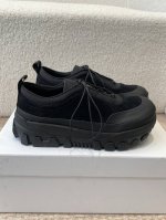 Amomento 25ss 韩国首尔独立品牌 休闲户外鞋 上脚超级显瘦，大底柔软舒适，脚感非常好，日走万步都不会累的那种款式简约高级，可日常可通勤，还带点暗黑时