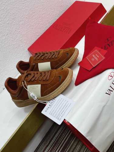 新品推出 Valentino华伦天奴情侣款运动鞋一款舒适超哇塞、 专柜原版购入1:1制造 原版logo吸汗透气垫脚TPU材质大底 品牌注塑鞋垫 德训休闲鞋男女款