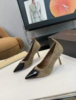 品 牌：Alaia AlAIA阿莱雅尖头高跟拖鞋！无数的名设计师都把他看作“Designer of Designers”更影响着很多人的风格！铆钉、金属环扣、紧