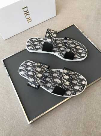 Dior。男士经典拖鞋意大利进口牛皮，品牌图腾logo丝印，穿脱方便，奢华尊贵，耐磨防滑柔韧橡胶大底，潮爆了，上脚舒适帅气，38-44 - 点击图像关闭