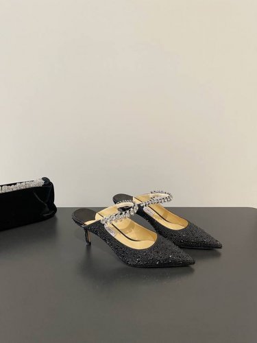 jimmy Choo 最高品质 最新经典钻石链条 渐变烫钻 重工艺水晶半拖鞋单鞋 同步专柜 主打精致 舒适度休闲 甜美 无解风都轻松满足 Blingbling