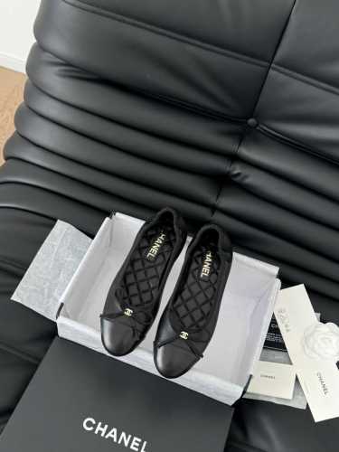 Chanel 小香25C新品蝴蝶结单鞋系列 原版1:1复刻 经典中的经典 无论搭配裤装还是裙装都是完美 小圆头的设计很好的修饰脚型 小仙女们必备！ 鞋面采用进口