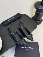 Halmanera25春夏新款猫跟尖头扣带后空凉鞋！超级舒服的一款凉鞋！个性十足的潮味、让人一上脚就基本没有想脱下来的节奏！精工细作，无论是工艺上的还是舒适度，