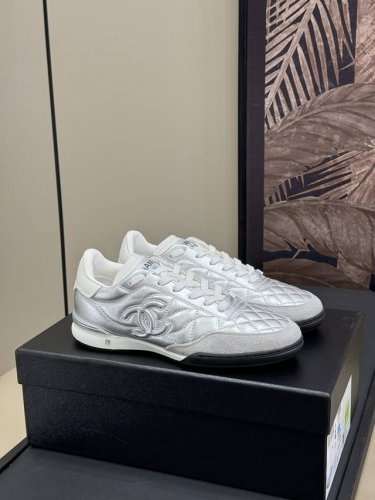 p直销 Chanel 24B 帮球鞋 新品 24秋冬帮球鞋，帮球鞋第三代 小羊皮材质，经典菱格元素，好穿到爆，时髦度满分高货 Size 35-41