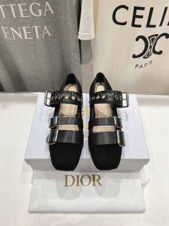 高版本出厂 Dior*迪奥D家2025Ss新款搭扣玛丽珍乐福鞋走秀款芭蕾舞鞋！顶级版本～ 超级仙女范的芭蕾舞鞋，鞋子蛮有看点，方头鞋头 ！颜值超高、个性又时尚、 - 点击图像关闭