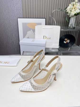 橡胶底 真皮底 顶级版本 迪奥 Dior 刺绣高跟鞋 刺绣图案 字母logo织带凉鞋款 2024春夏最新提花刺绣图案凉鞋款. 烫钻点缀 原版购入. 特订材料. - 点击图像关闭