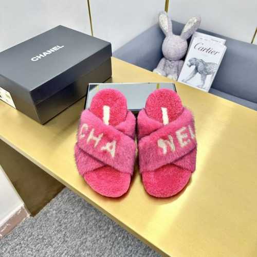 chanel 香奈儿 白色刺绣条纹logo加绒毛里一字平底拖鞋秋冬新款羊毛拖鞋 让我重新爱了它一次！这季节美鞋太多这款毛拖真的是让我无法自拔真太可爱了～ 面料：
