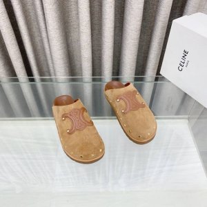 celine塞琳 25Ss 春夏新款半包穆勒鞋 凯旋门英伦风平底微标半包穆勒鞋 简约大气时髦 耐看不过时 是时尚圈永不退潮的经典所在 复古的英伦风格 让你穿出不