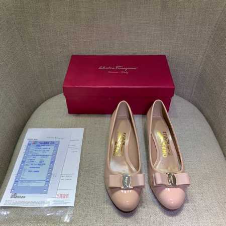 橙子出厂价 Ferragamo 菲拉格慕 经典蝴蝶结圆头平底鞋 粗跟单鞋 高跟鞋 跟高：平底、4Cm、7Cm 码数：34-42 - 点击图像关闭