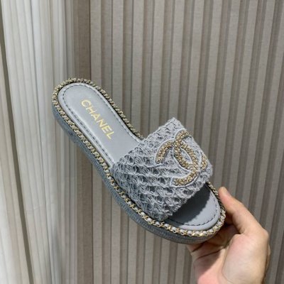 Chane*｜小香经典时尚春夏 网面镂空链条双C厚底拖鞋 经典夏日度假系列拖鞋～ 简直就眼前一亮 它真的太好看了！ 不仅外表美丽 舒适度也是满分 无论是搭配连衣