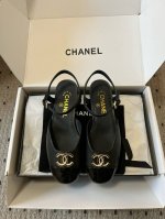 代购级别 Chane* 小香25Ss玛丽珍 小香家绝美玛丽珍凉鞋 甜度爆表 美到犯规 圆方头设计 呆萌可爱 水钻 珍珠Logo 颜值超级在线 穿起来就是富家千金