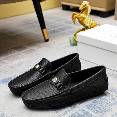 工厂价 Versace 范思哲 男士新款豆豆鞋上市 原单品质 官网1:1同步头层牛皮皮内里，完美造型顶级品质，橡胶耐磨大底，，鞋型饱满，立体感十足超级百搭 高档