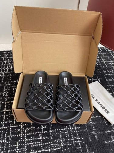 东莞代购级 盒包装 jil Sander 吉尔桑达 25新款渔网编织绳结镂空拖鞋 非常新颖的设计 让人眼前一亮 夏日氛围感渲染十足 鞋面采用超级软且坚韧的皮革编