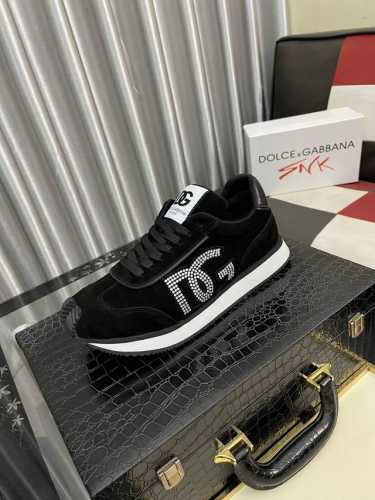 出厂价pp： Dolce&Gabbanadg高端男士运动休闲鞋。顶级专柜原单货。 原版进口牛皮 多种材质拼接设计进口牛皮内里 牛皮垫脚原版Tpr弹力大底。 Si