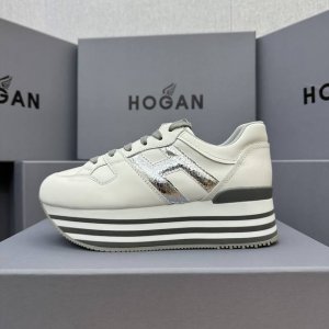 hogan 度假系列新款顶级版现货发售 松糕厚底顶级版 都市新潮休闲风 各明星 博主推荐 时尚百搭风格百变！原版楦型 原版大底一比一为你打造 值得推荐！ 鞋面采