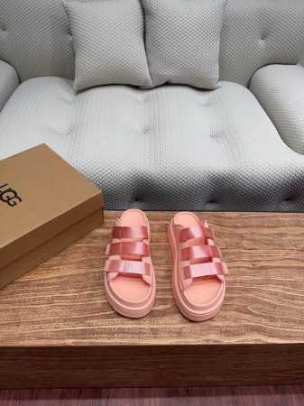 厂 Ugg2025年夏季新款炫金魔术贴拖鞋 厚底凉鞋 穿搭不费力 多巴胺颜色 活力满分 三绑带设计可调节松紧绑带 码数35-39 40可定做 - 点击图像关闭