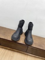 顶级版本 2024麦昆秋冬新款厚底斜拉链短靴 ALEXANDERAIexanderMcQUEEN已认证 2024最新独家上新，国际T台走秀款 。顶级ZP购入，原