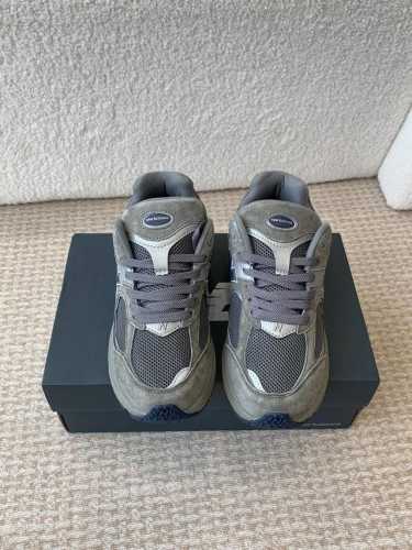 New Balance 2002R NB 2002男女休闲慢跑鞋 ML2002RA 鞋底真硅胶材质必备的时髦单品之一，最新出的2002R系列，这款延续了经典科技
