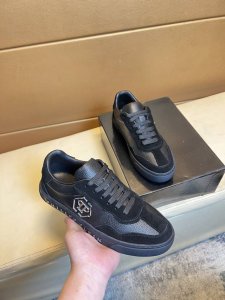 pp 菲利普 原单品质.～ 独特现代风运动鞋。休闲鞋潮男必备款 意大利进口原版品牌，进口原版皮，羊里 拒绝脱色磨脚 鞋底：原厂特供原版底，法国懒人风格设计 贴脚