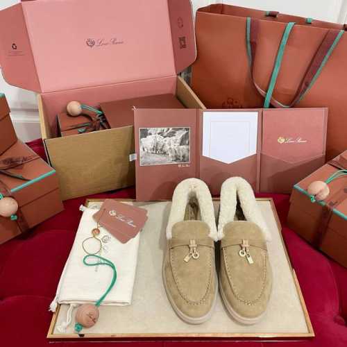 代购级版本 Loro Piana2024Open walk 秋冬海狸毛系列！ 秋冬怎么可以没有一个软糯糯的保暖神器，承包你冬天的御寒，一直以来以高级简约的设计风