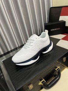 出厂价Pp： 阿玛尼 Armani 男士休闲鞋新款上市 鞋面头层牛皮真皮内里进口原版大底完美造型顶级品质，鞋面Logo电绣显得鞋型饱满，立体感十足，舒适透气超级