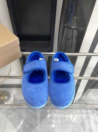 UGG 24ss 秋冬季人手必备单品雪地靴 搭配系数也是百分百 炸好看 比较设计的款，随心所欲 雪地靴显腿细 百搭单品 时尚感十足穿上气场爆涨 瞬间拉长腿型 鞋 - 点击图像关闭