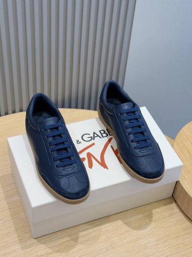 dolce&G男士小牛皮运动鞋 portofino Yacht 鞋履,设计简约百搭,鞍皮鞋底别具巧思。Dolce &G徽标尾翼锦上添花。 进口牛皮+橡胶大底 S