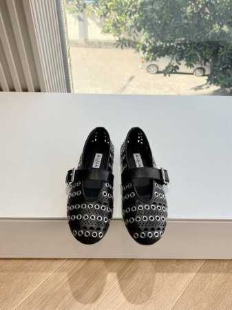 原版购入法国一线奢侈品牌Alaia 阿莱亚2025法式仙女芭蕾舞平底跳舞鞋，Alaia品牌源自其创始人，Azzedine Alaia是上世纪80 年代“超紧身性 - 点击图像关闭