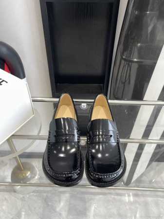 Loewe 罗意威 Campo 24ss 玛丽珍乐福鞋 来自2024早春秀场延续品牌设计师Jonathan Anderson一贯的玩味主义色彩 新款Campo玛 - 点击图像关闭