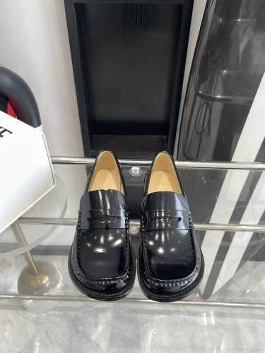 Loewe 罗意威 Campo 24ss 玛丽珍乐福鞋 来自2024早春秀场延续品牌设计师Jonathan Anderson一贯的玩味主义色彩 新款Campo玛