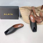 高品质出厂 ！小众潮牌 ALAIA 春夏最新鱼嘴五金扣简易平底拖鞋 足尖上的性感之资 精致的同时还具有时髦利落 摩登气场 鞋面采用进口头层牛皮 内里垫脚进口羊皮