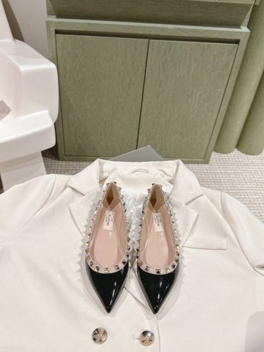 p直销P直销 女鞋 女装 224 四季百搭系列！你的鞋柜缺一双吧？！ Valentino 整个系列台资工厂P出品！进出专柜无压力！Rockstud 华伦天奴铆钉