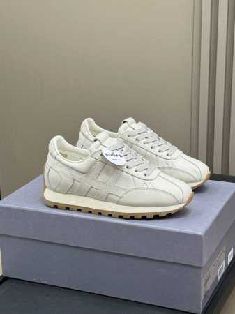 出厂 男+10 Hogan Ss25 Arrival~ 运动鞋新品 霍跟25春夏运动鞋新品 脚感轻盈，增高效果满分 小牛皮材质，科技立体弹力内 - 点击图像关闭