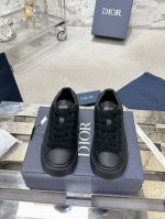 顶级版本 Dior 迪奥B33系列 情侣款休闲板鞋 原版购入开发做货 采用迪奥灰牛皮革精心制作，侧面饰以同色调 CD Diamond 图案帆布镶片。 CD Ic