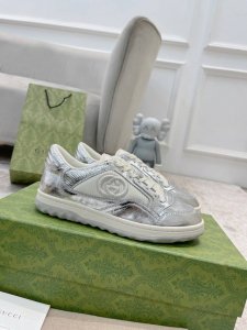 35 40 38 44Gucci 休闲鞋 早春爆款推荐，原版鞋底、原版面料、原版套楦工艺一比一折骨复刻！重工刺绣追求极致！ 面料：意大利进口头层牛皮 内里：原版