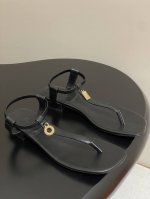 loro piana 诺悠翩雅 Lp 25S春夏新款五金吊坠夹脚平底凉拖鞋极简风复古凉鞋 mindil Infra凉鞋由天鹅绒般柔软的Velukid羊皮革制成