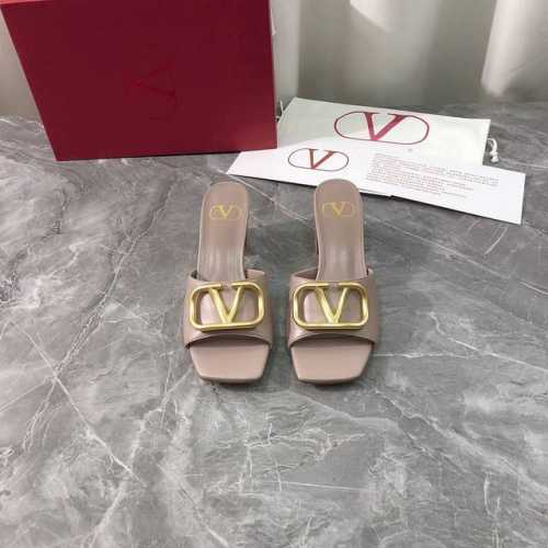 工厂p价p 顶级高端版本 代购品质 原版开发 Valentino 华伦天奴Ss经典爆款夏季方头粗跟凉拖鞋。V家新款全真皮金属金色大V扣子装饰抢手大爆款，Ins&