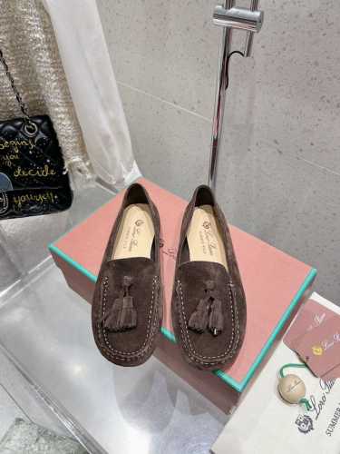 出厂 Loro Piana* Lp诺悠翩雅新款流苏豆豆鞋一脚蹬乐福鞋 简约时尚 脚感超级舒适 一天可以暴走两万步的鞋子 超级百搭款！ 鞋面采用独特针织面料制作工