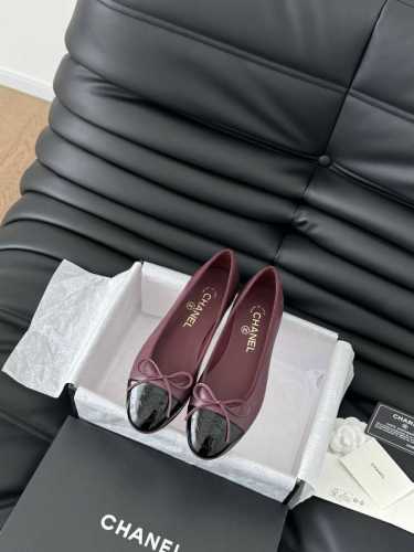 Chanel 新色芭蕾舞鞋 原版1:1复刻 经典中的经典 无论搭配裤装还是裙装都是完美 小圆头的设计很好的修饰脚型 ，小仙女们必备！ 跟高：2.5cm 码数 ：